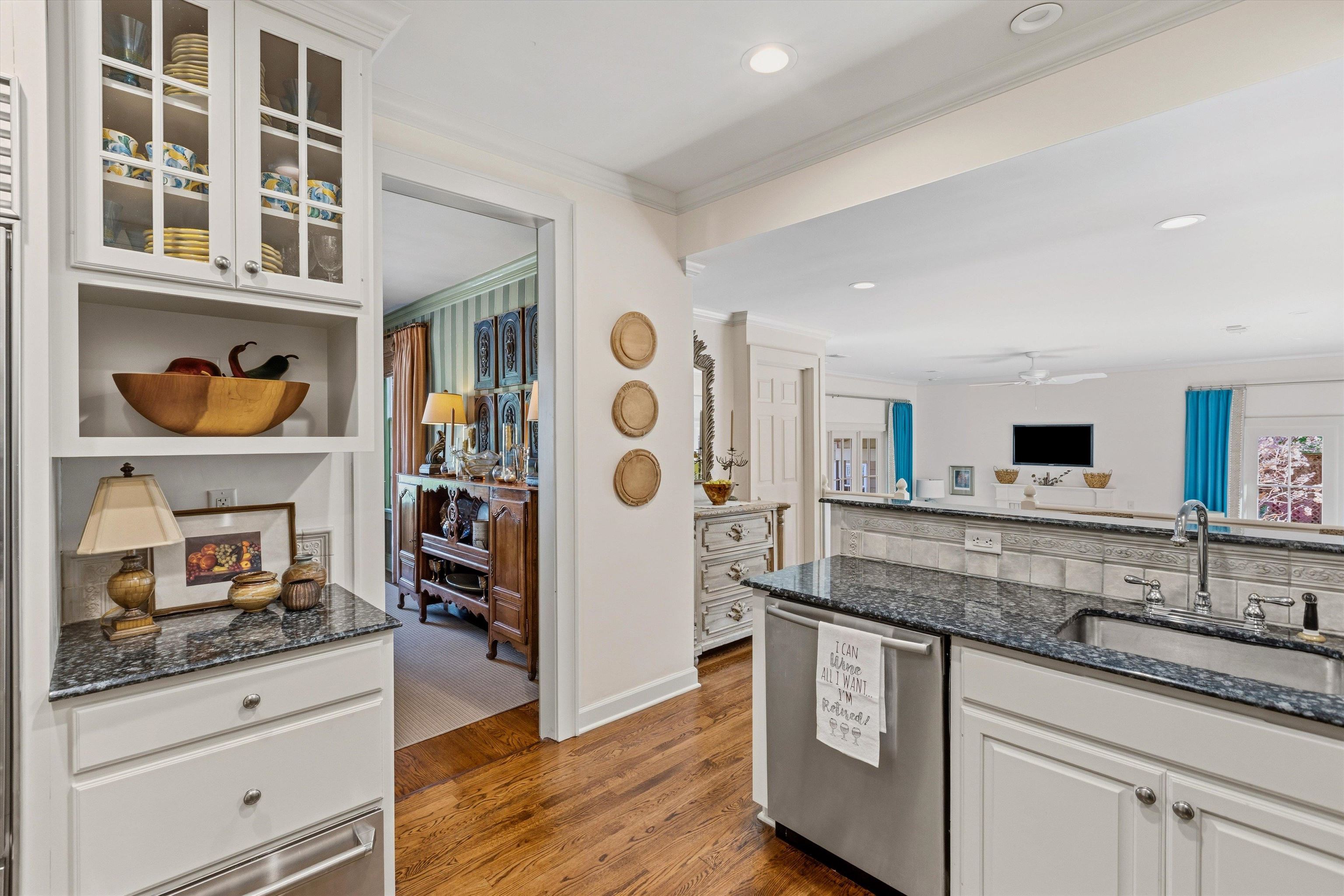 400 Colonial Road Memphis, TN 38117 - Photo 18 of 40 a kitchen with stainless steel appliances granite countertop a stove and a sink