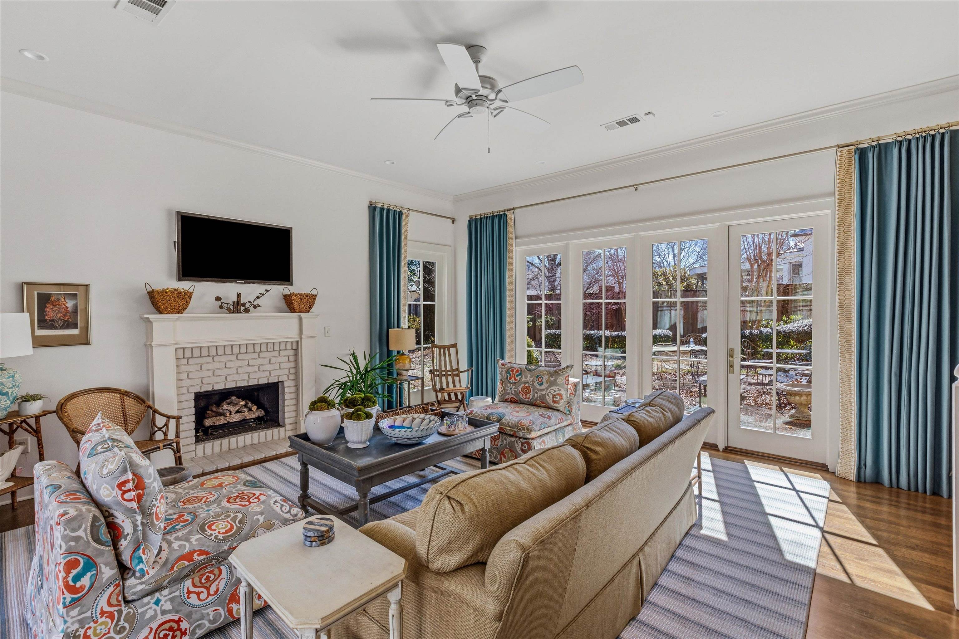 400 Colonial Road Memphis, TN 38117 - Photo 21 of 40 a living room with furniture fireplace and flat screen tv