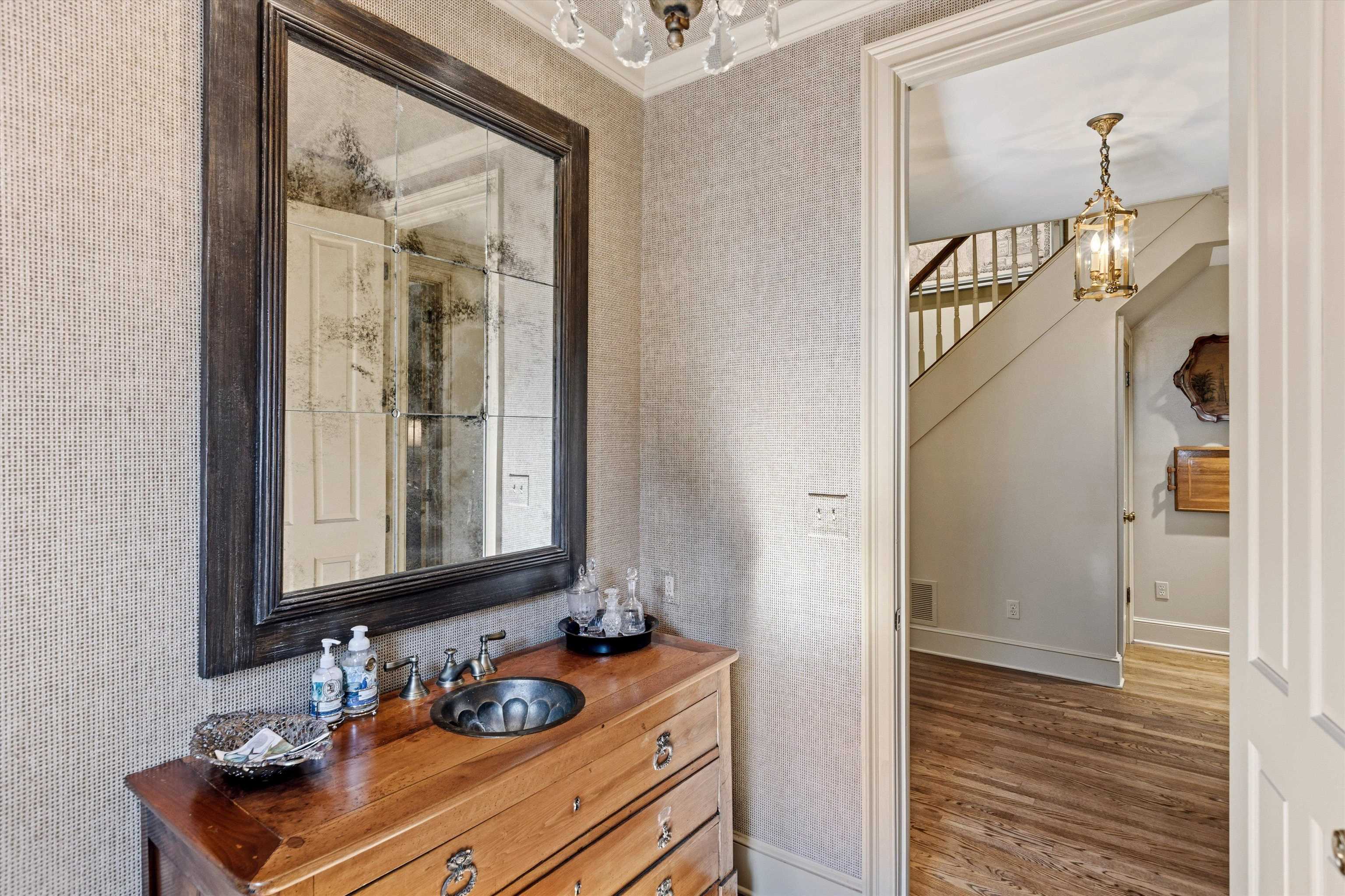 400 Colonial Road Memphis, TN 38117 - Photo 25 of 40 a bathroom with a sink and a mirror