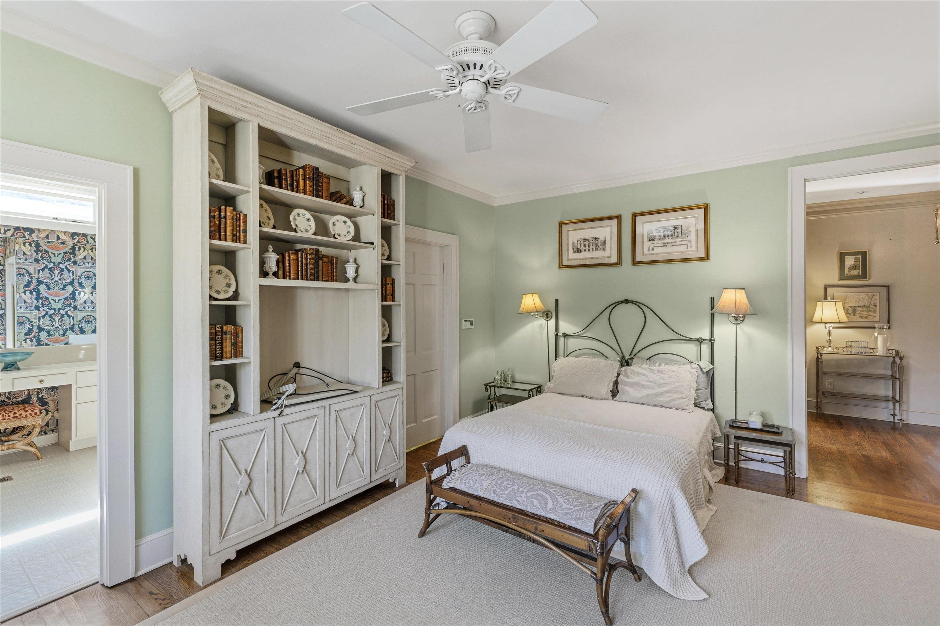 400 Colonial Road Memphis, TN 38117 - Photo 28 of 40 a bedroom with a bed next to a window with the outer view