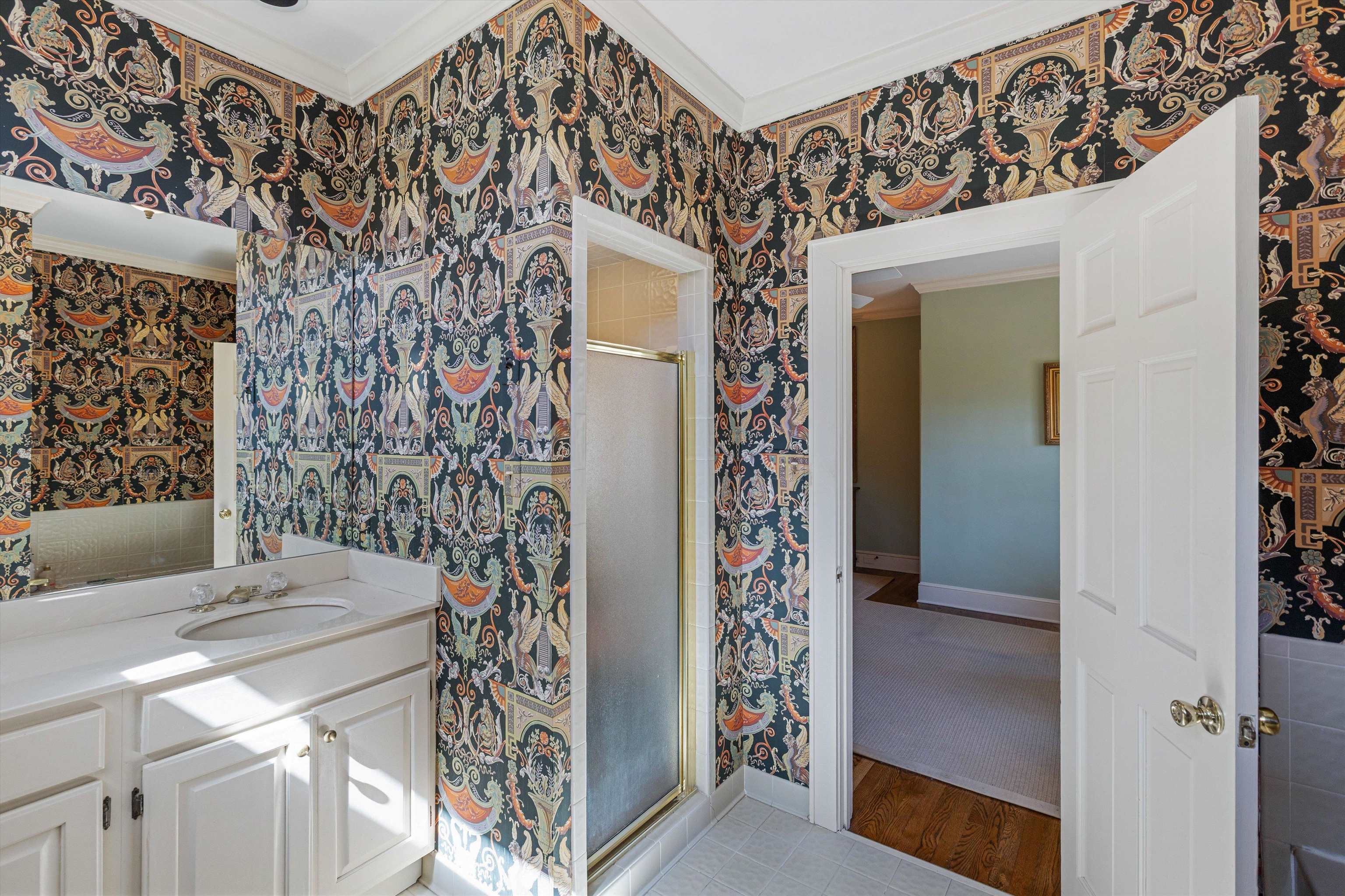 400 Colonial Road Memphis, TN 38117 - Photo 30 of 40 a bedroom with a bed and a chair