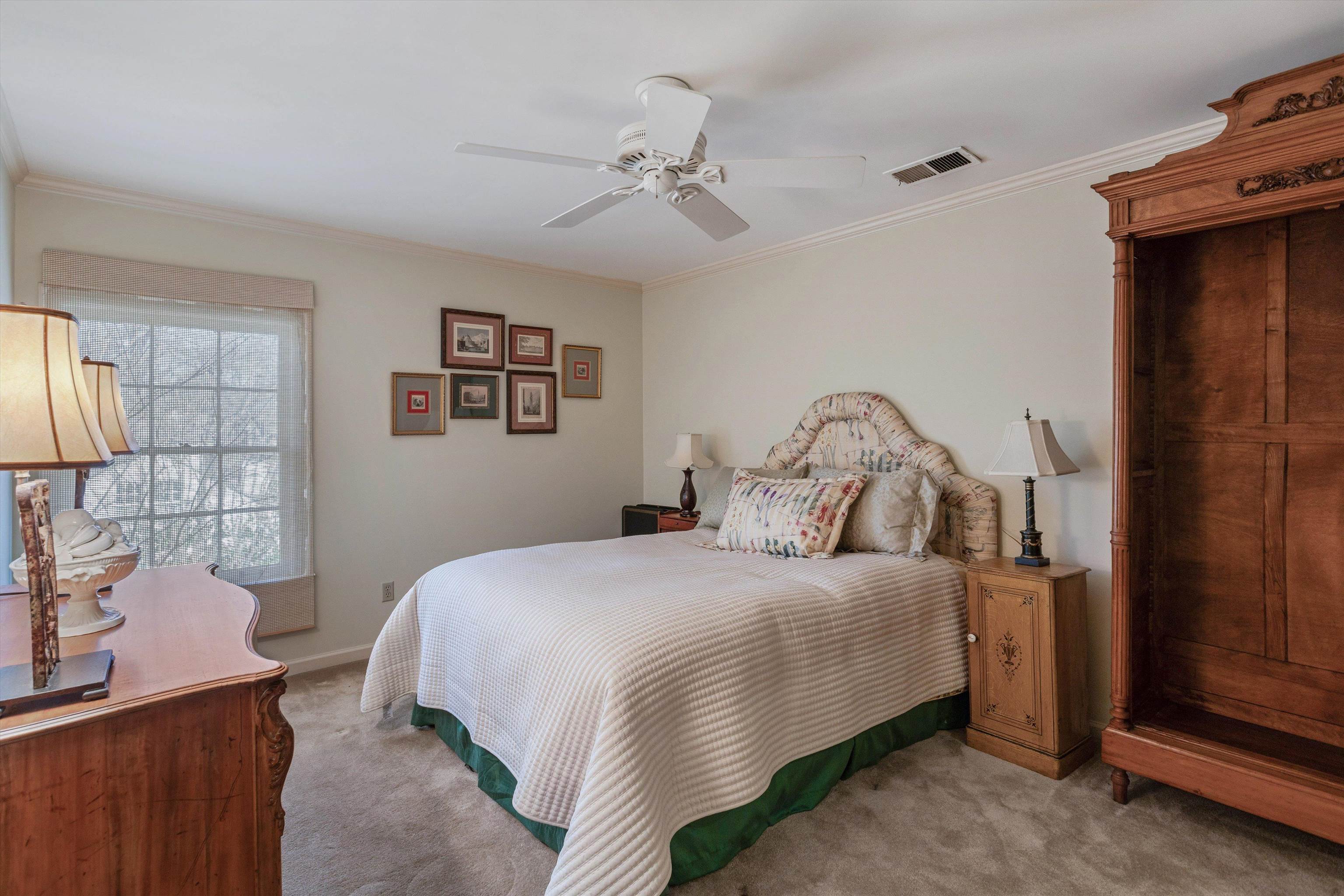 400 Colonial Road Memphis, TN 38117 - Photo 32 of 40 a bedroom with a bed and a table in it