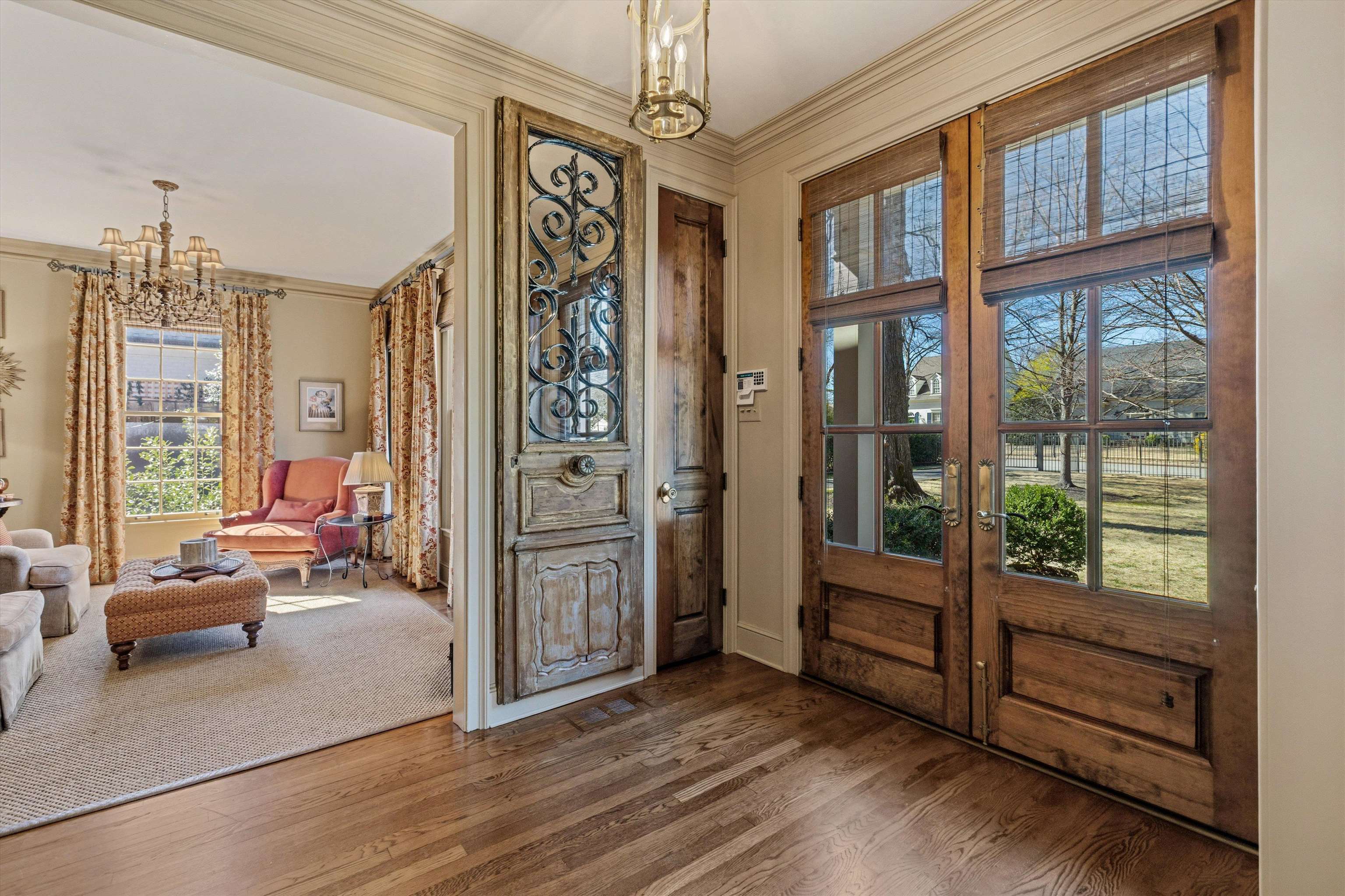 400 Colonial Road Memphis, TN 38117 - Photo 6 of 40 a living room with furniture and windows