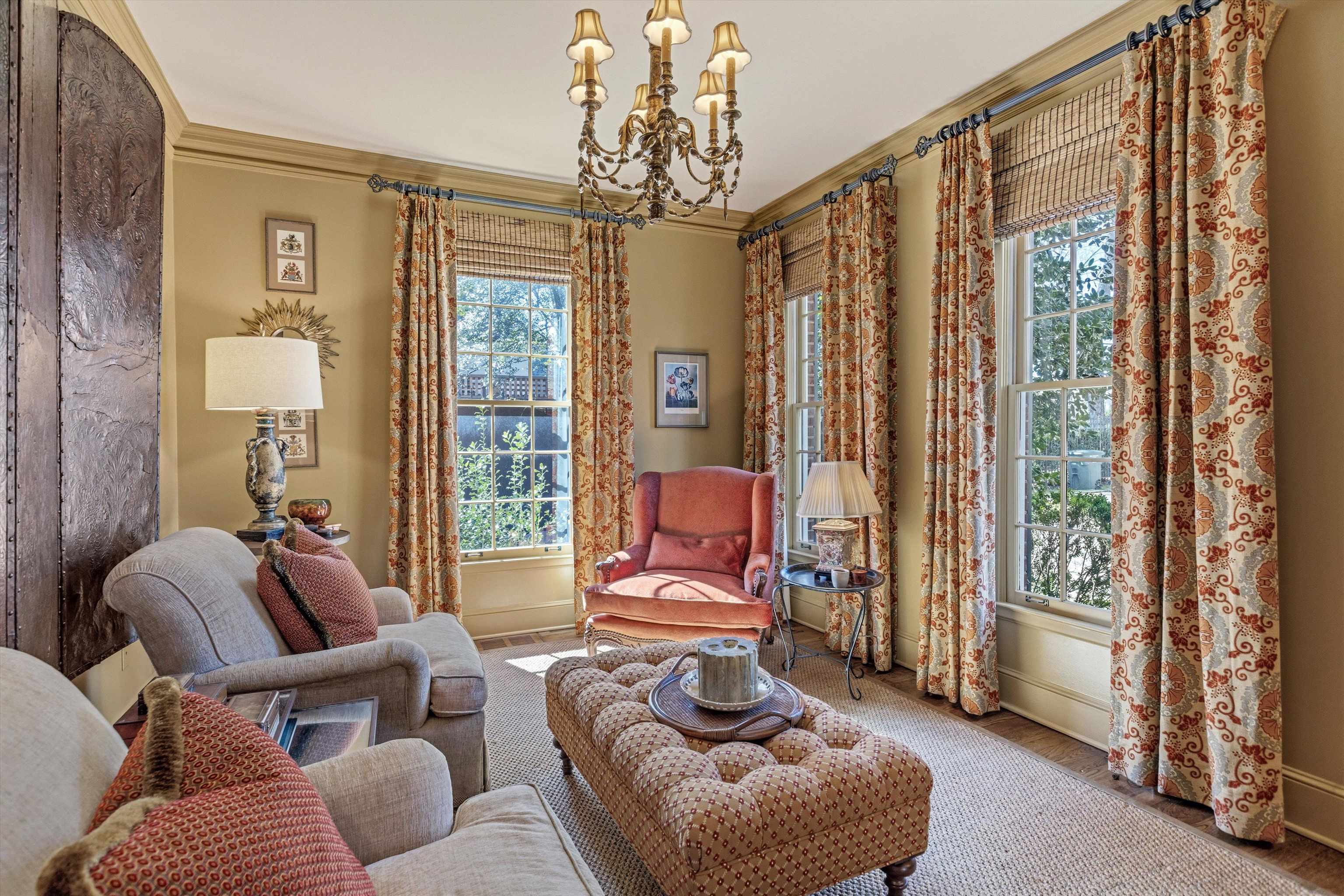 400 Colonial Road Memphis, TN 38117 - Photo 9 of 40 a living room with furniture and a large window