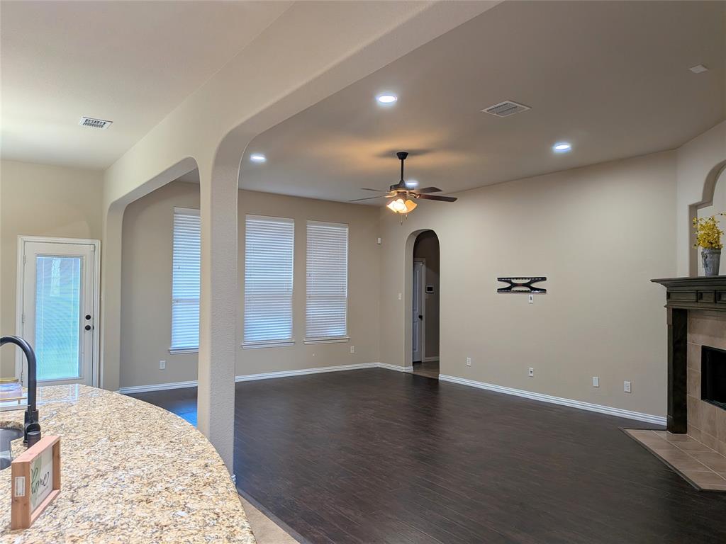 408 Valley Ridge Drive Red Oak, TX 75154 - Photo 6 of 31 Gallery Image 6