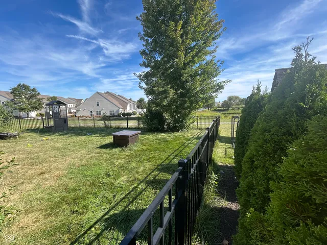 $289,900 | 429 East Clear Lake Lane, Westfield, IN 46074