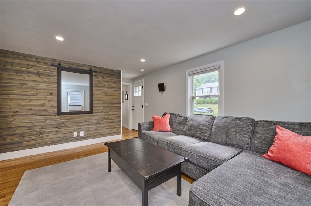 84 Redfield Road Wakefield, MA 01880 - Photo 9 of 37 Gallery Image 9