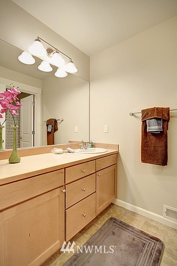 553 Lyons Place Northeast Renton, WA 98059 - Photo 18 of 21