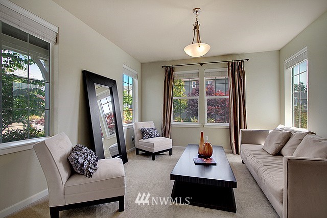 553 Lyons Place Northeast Renton, WA 98059 - Photo 4 of 21