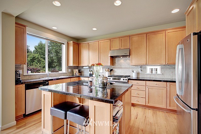 553 Lyons Place Northeast Renton, WA 98059 - Photo 6 of 21