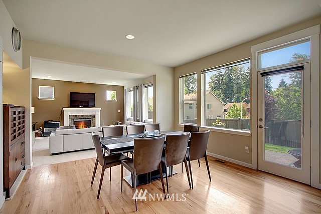 553 Lyons Place Northeast Renton, WA 98059 - Photo 9 of 21