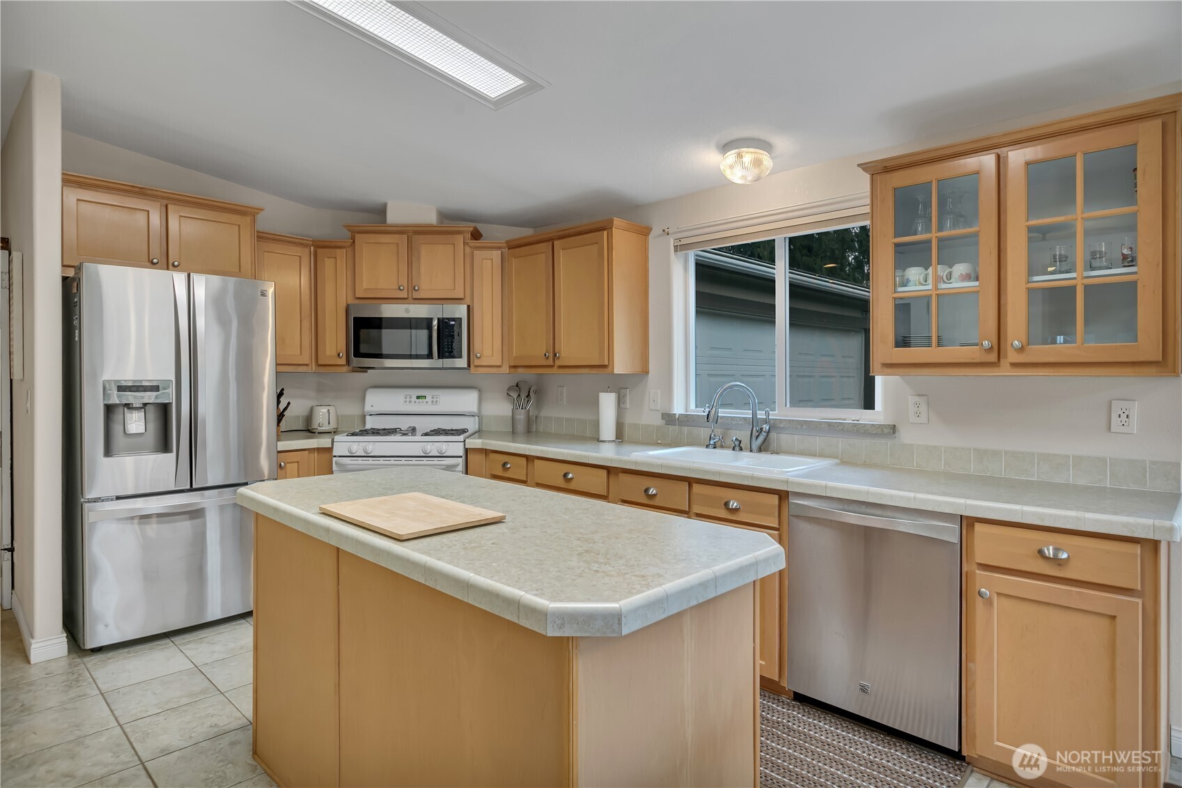 24319 68th Street East, Unit 84 Buckley, WA 98321 - Photo 12 of 40 a kitchen with stainless steel appliances a sink stove refrigerator and cabinets