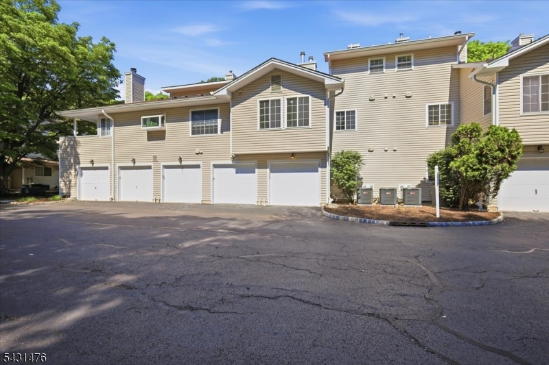 13 Encampment Drive Bedminster, NJ 07921 - Photo 23 of 25