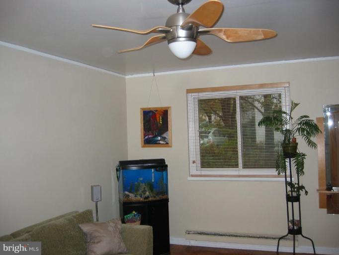 3 Ridge Road, Unit H Greenbelt, MD 20770 - Photo 9 of 22 Solid Wood Blinds and new Ceiling Fan!