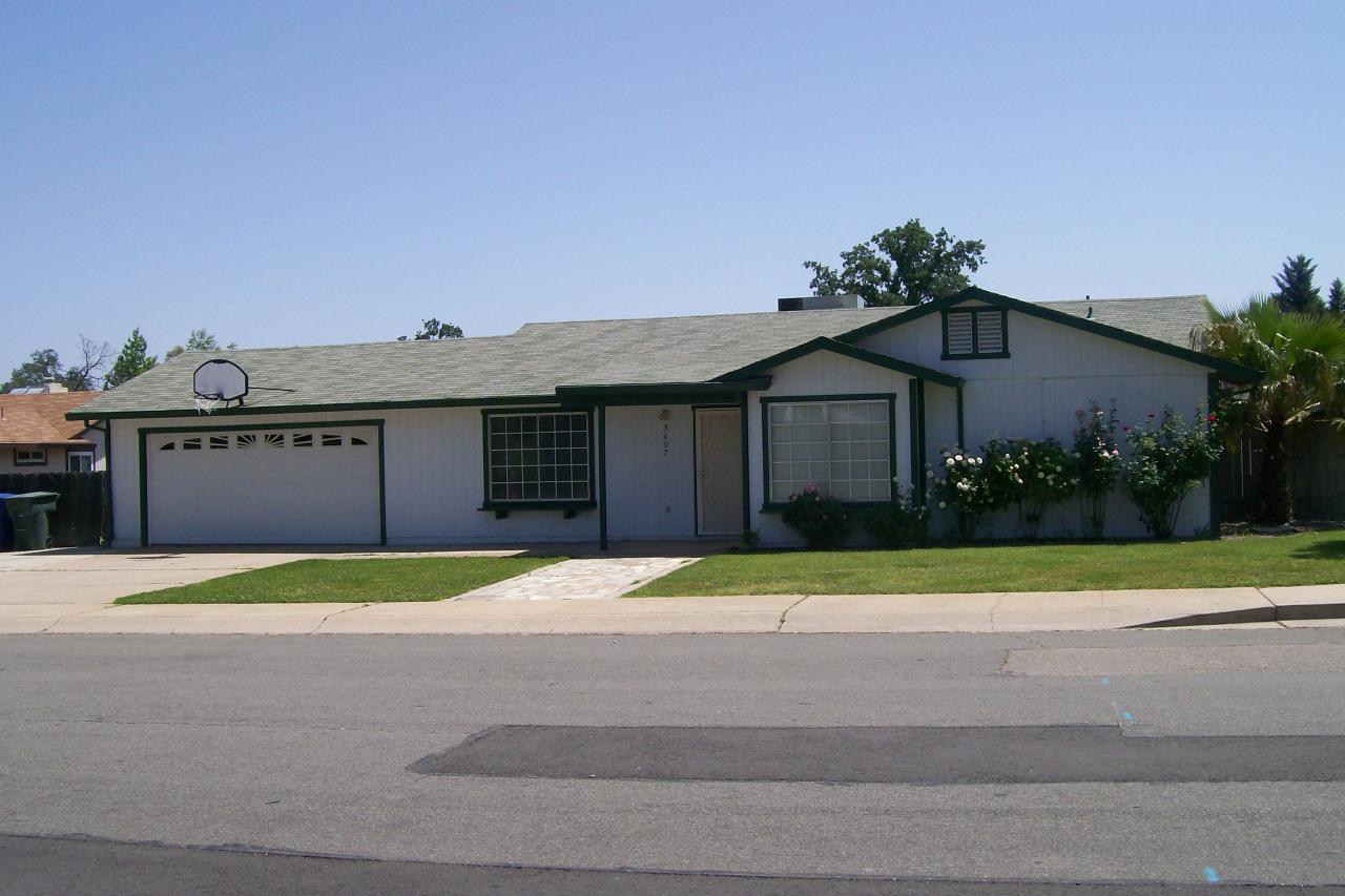 3607 Santa Rosa Way Redding, CA 96003 - Photo 1 of 10