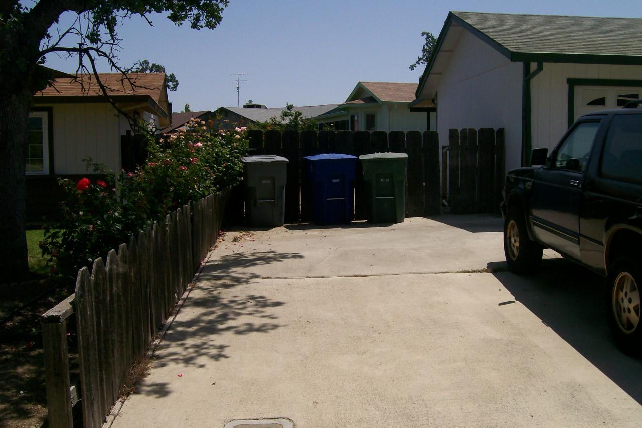 3607 Santa Rosa Way Redding, CA 96003 - Photo 6 of 10 a view of entryway and hall