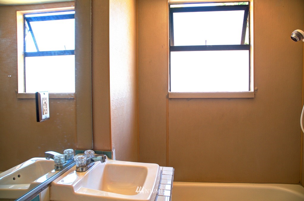 3931 Southwest 97th Street Seattle, WA 98136 - Photo 12 of 23 Gallery Image 12