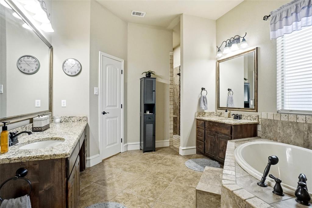 124 Carnes Court Springtown, TX 76082 - Photo 21 of 40