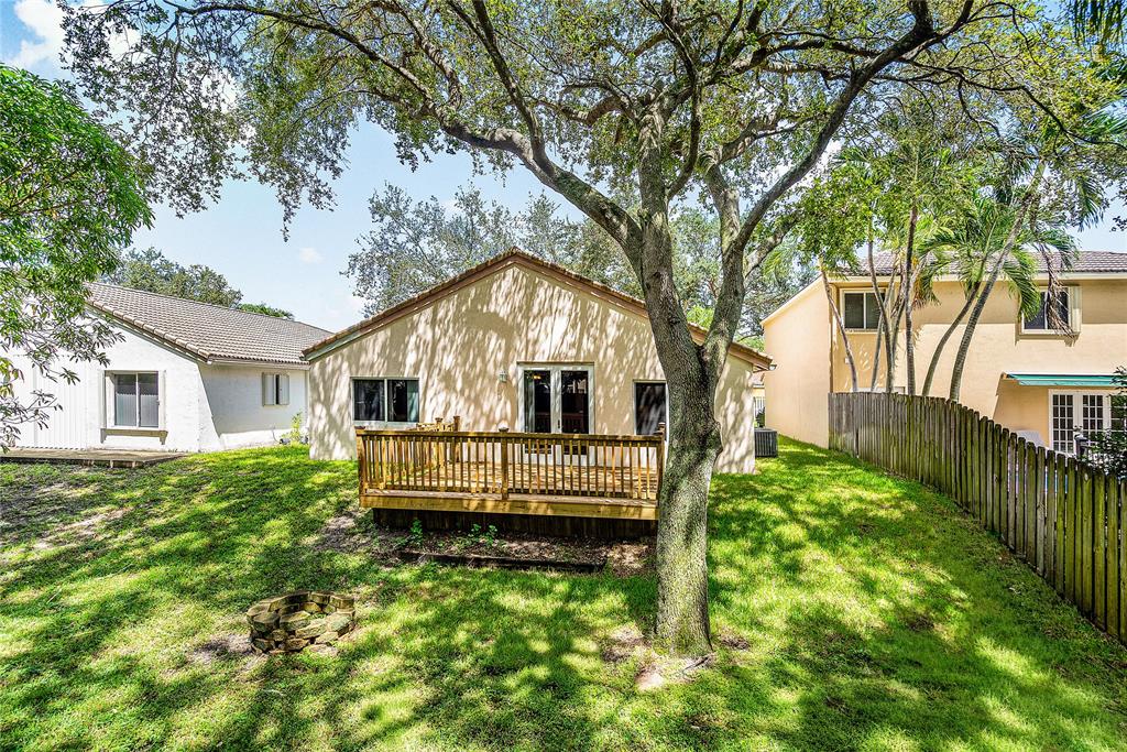 1443 Banyan Circle Pompano Beach, FL 33069 - Photo 29 of 36 a front view of a house with garden