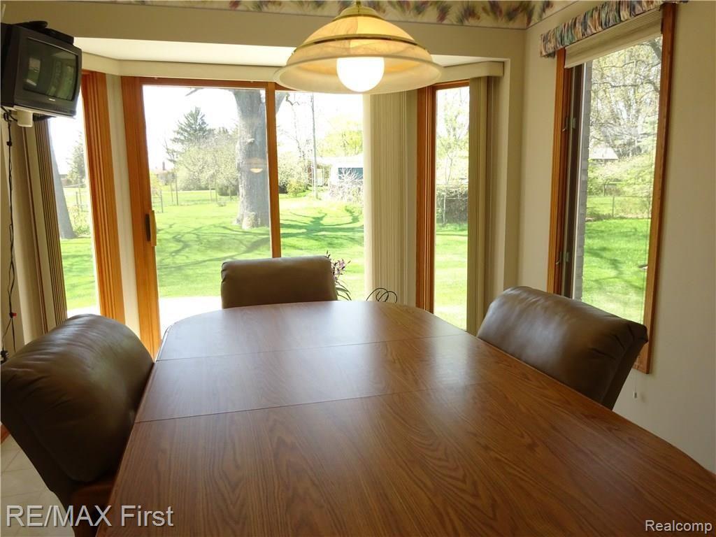 896 Grovecrest Rochester, MI 48307 - Photo 18 of 57 FANTASTIC VIEW AND EATING AREA ATTACHED TO KITCHEN