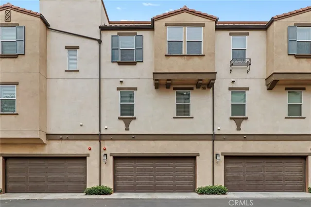 $780,000 | 649 West Foothill Boulevard, Unit 2, Glendora, CA 91741
