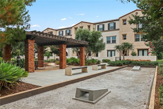 $780,000 | 649 West Foothill Boulevard, Unit 2, Glendora, CA 91741