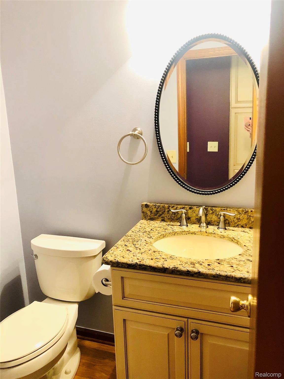 342 Prospect Drive Rochester, MI 48307 - Photo 15 of 31 Powder Room