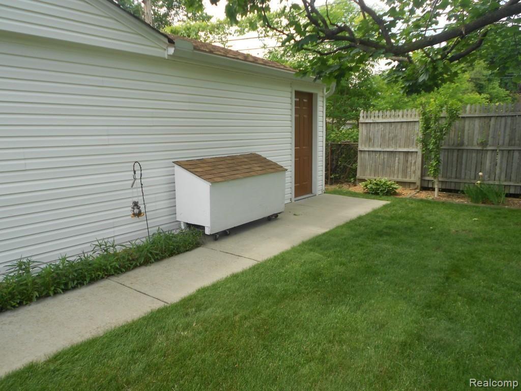 36824 Pinewood Road Wayne, MI 48184 - Photo 14 of 41 DSCN2353.jpg