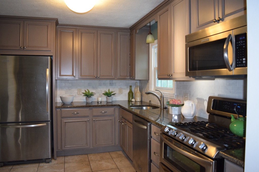 3 Normandy Road South Hadley, MA 01075 - Photo 6 of 30 Gallery Image 6
