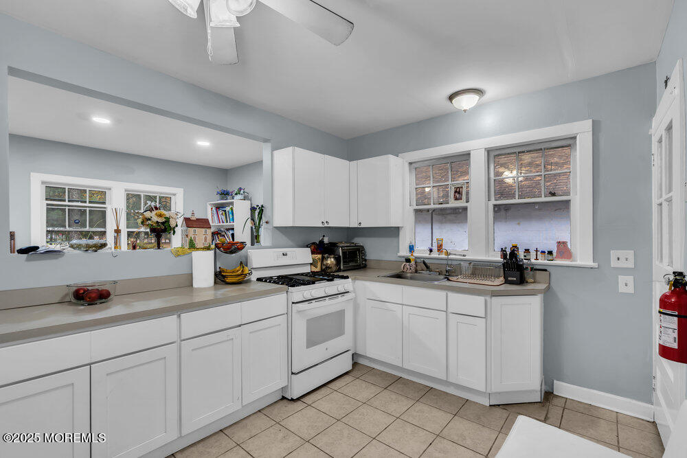 269 Alexander Avenue Howell, NJ 07731 - Photo 11 of 34 013_dsc08811_32