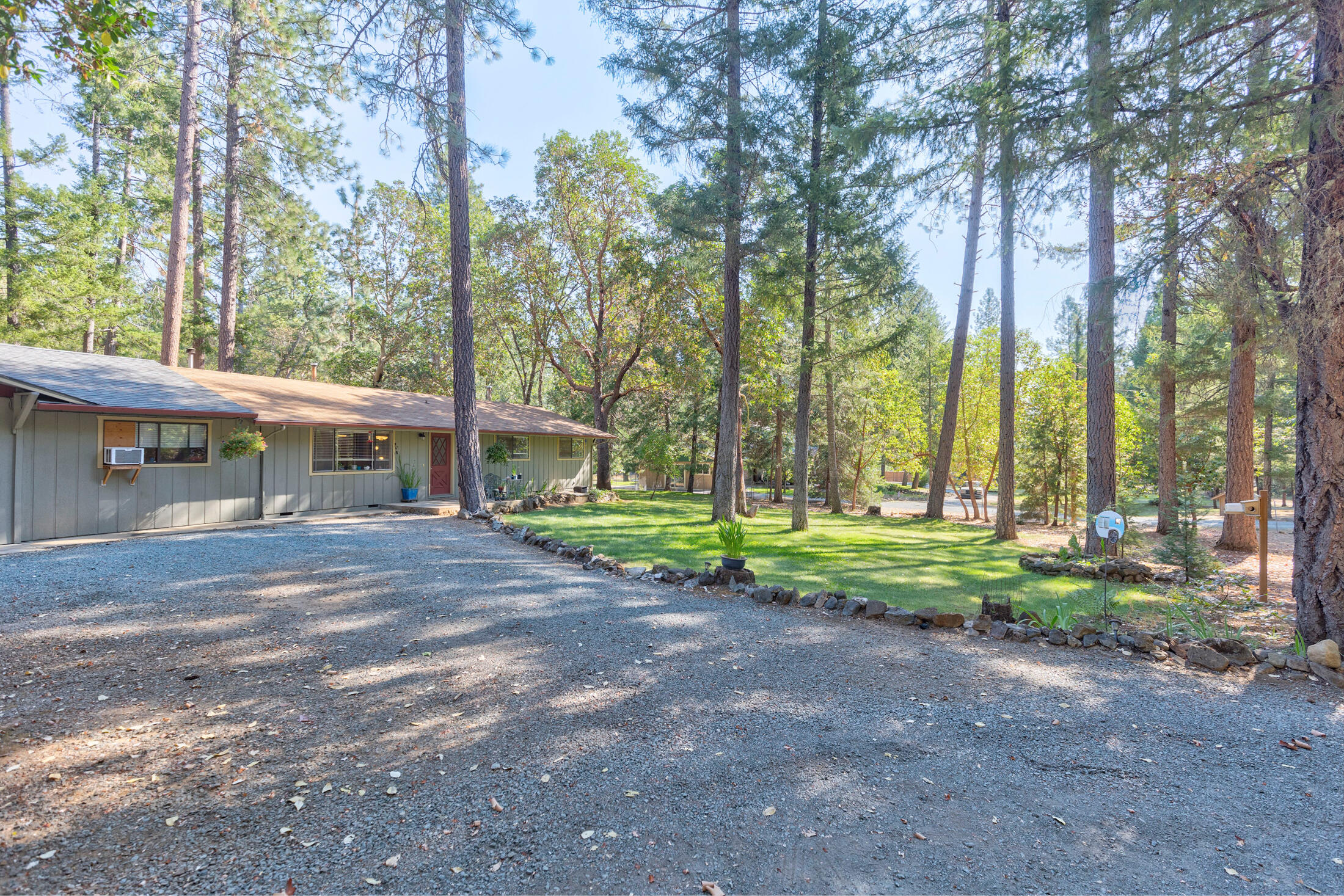 1740 Queens Branch Road Rogue River, OR 97537 - Photo 6 of 42 qb008