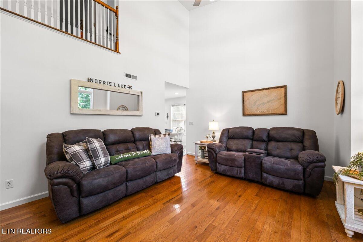 804 Pine Hollow Road Jacksboro, TN 37757 - Photo 17 of 43 Living room