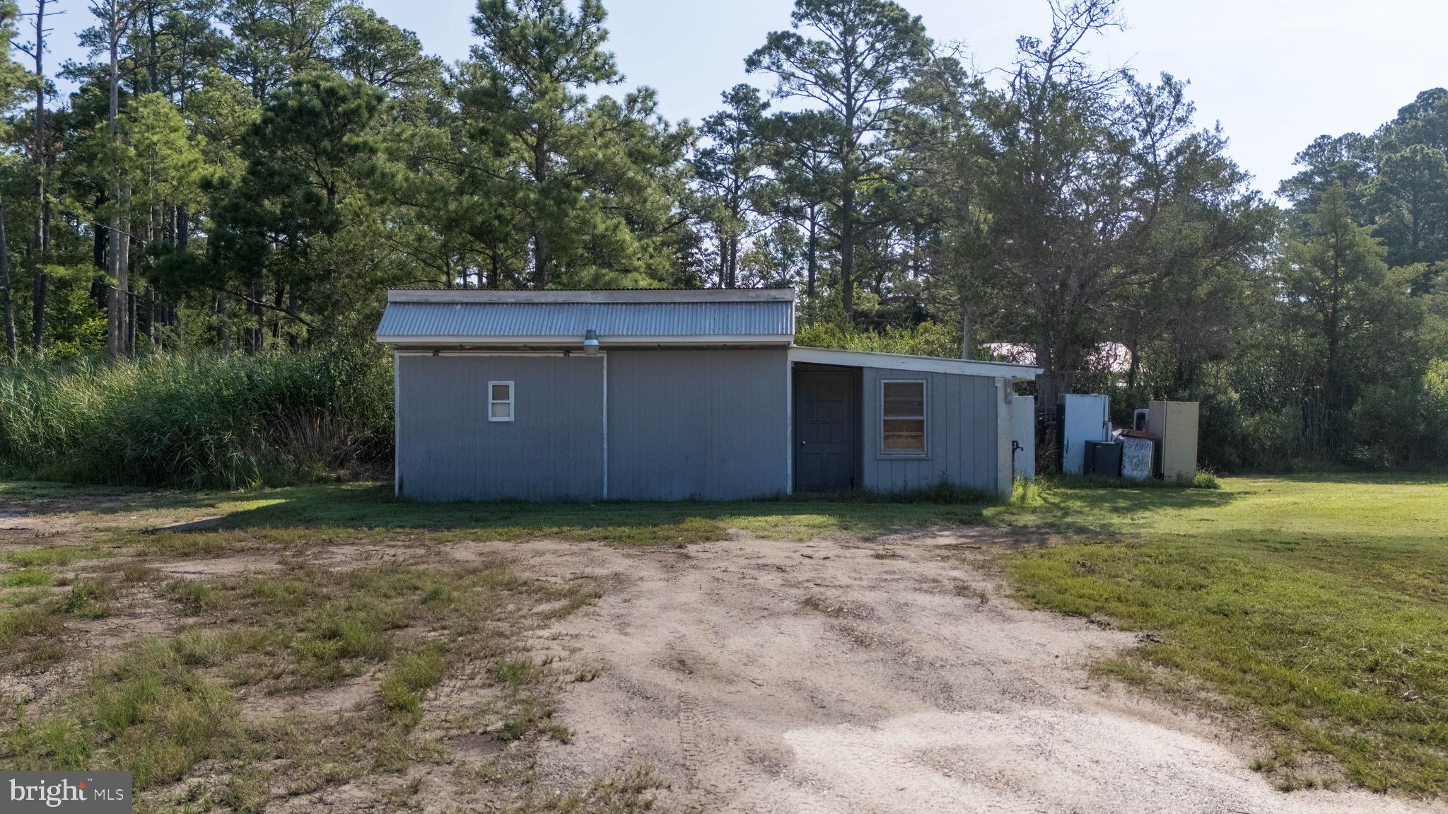 27020 Oriole Road Princess Anne, MD 21853 - Photo 6 of 24 a backyard of a house
