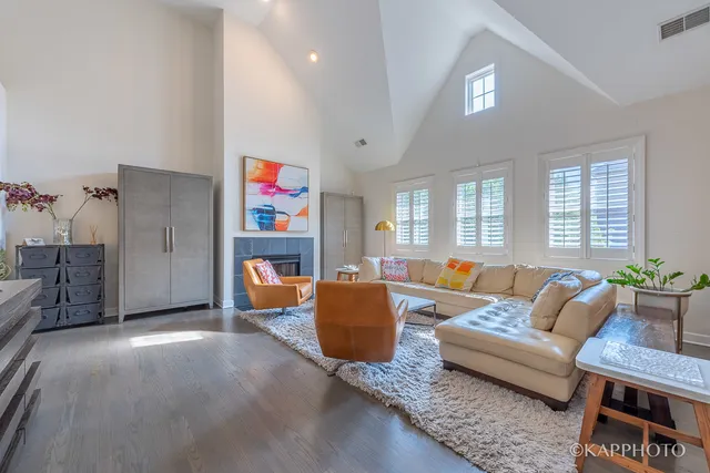 $625,000 | 1942 South Prairie Avenue, Unit 3, Chicago, IL 60616