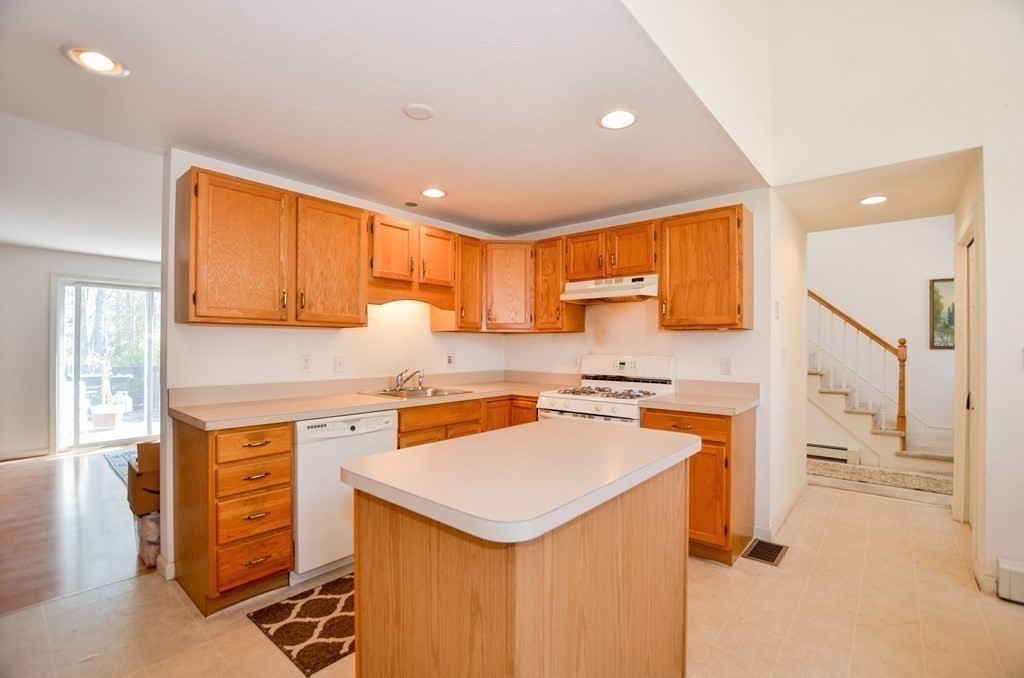 55 Williams Way Rochester, MA 02770 - Photo 12 of 34