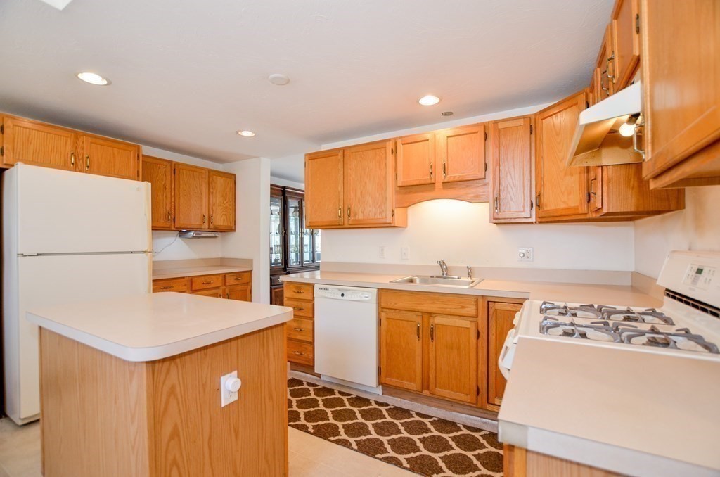 55 Williams Way Rochester, MA 02770 - Photo 14 of 34