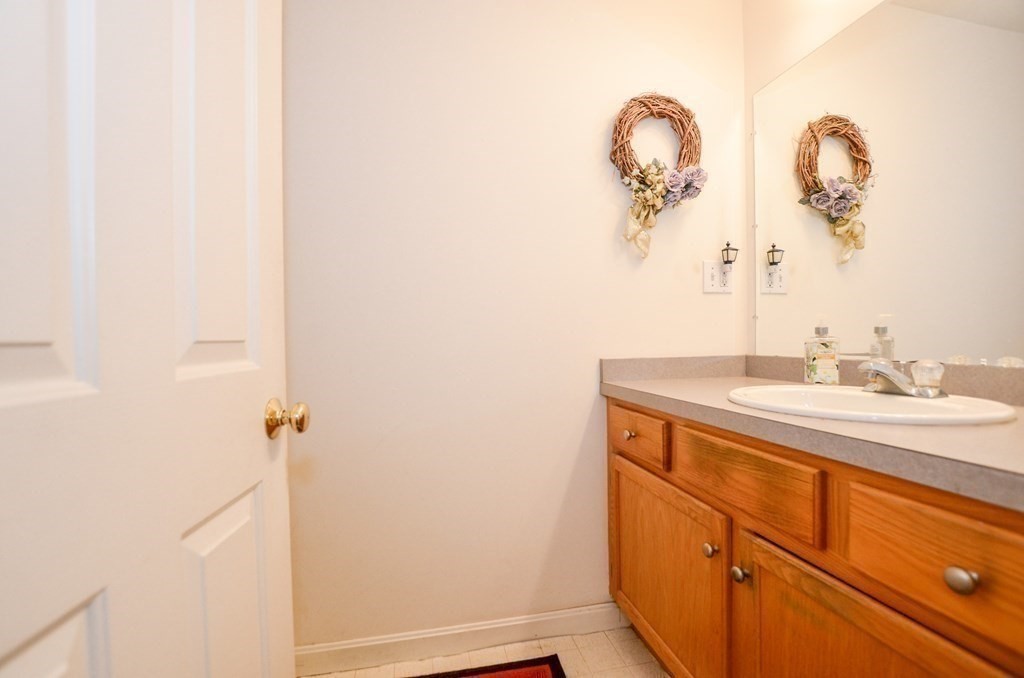 55 Williams Way Rochester, MA 02770 - Photo 18 of 34