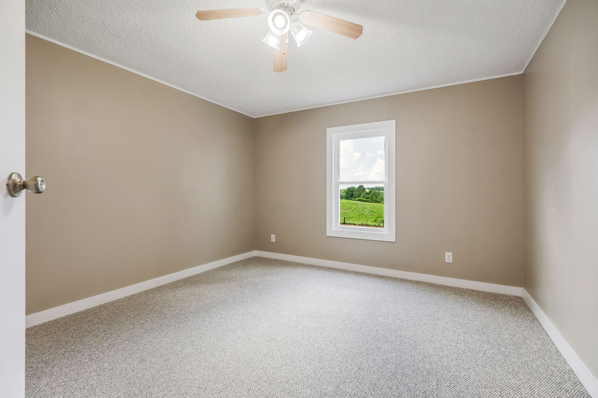 572 Lakeside Road Byrdstown, TN 38549 - Photo 24 of 44 an empty room with a window