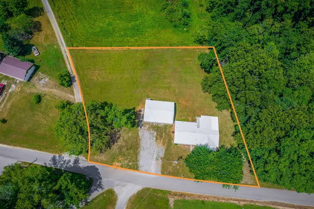an aerial view of a tennis court