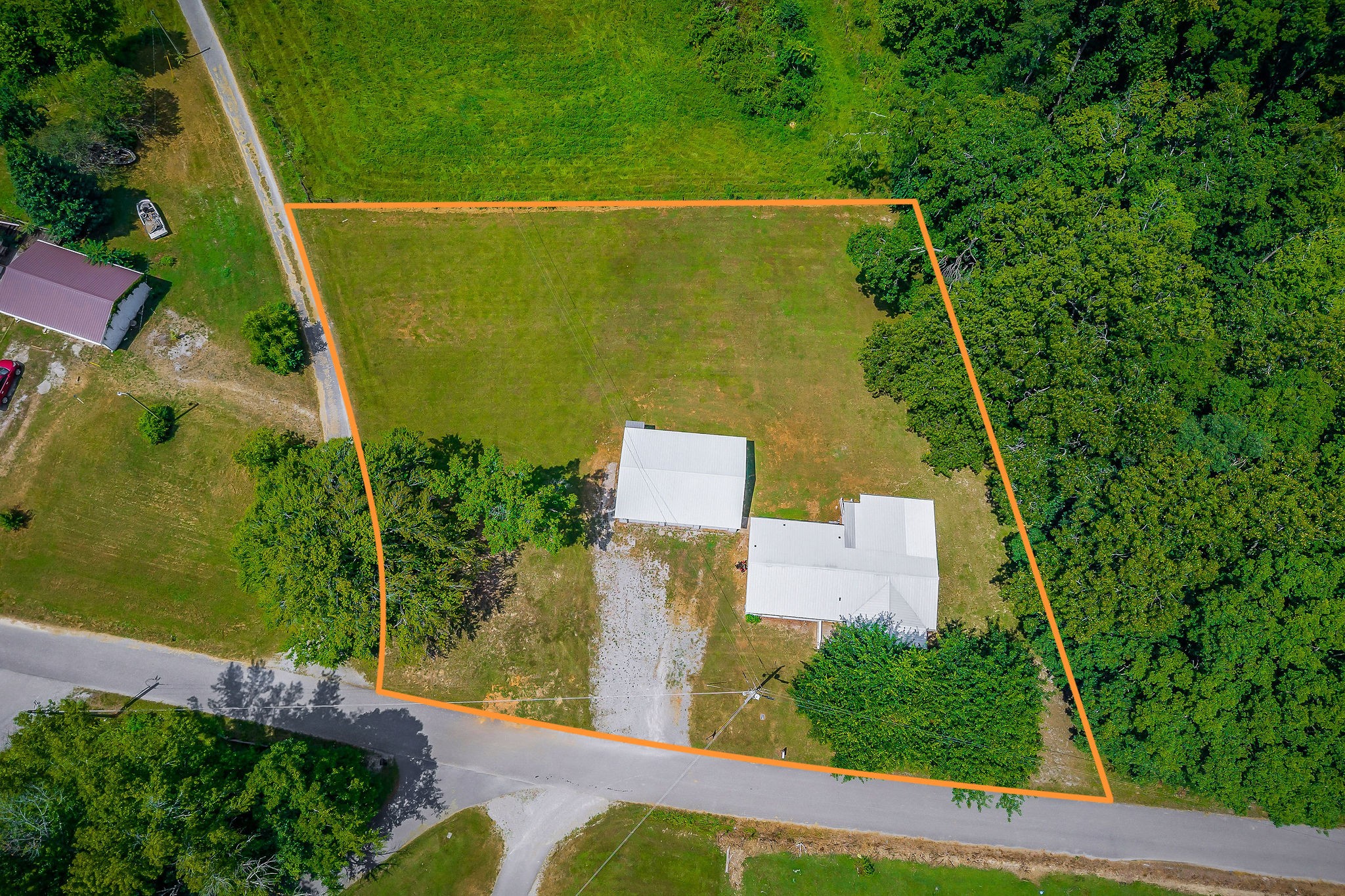 572 Lakeside Road Byrdstown, TN 38549 - Photo 4 of 44 an aerial view of a tennis court