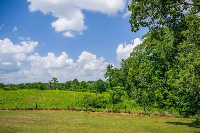 $279,000 | 572 Lakeside Road, Byrdstown, TN 38549