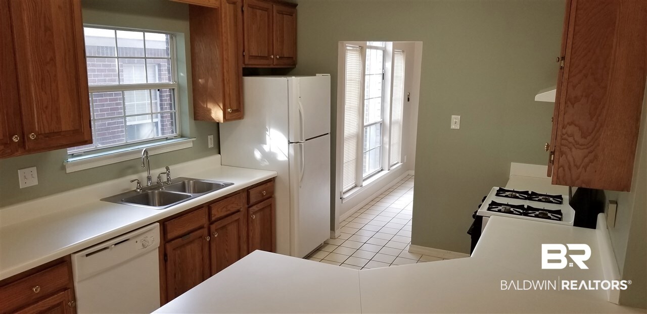 7090 Highpointe Place West Daphne, AL 36527 - Photo 13 of 42 Kitchen