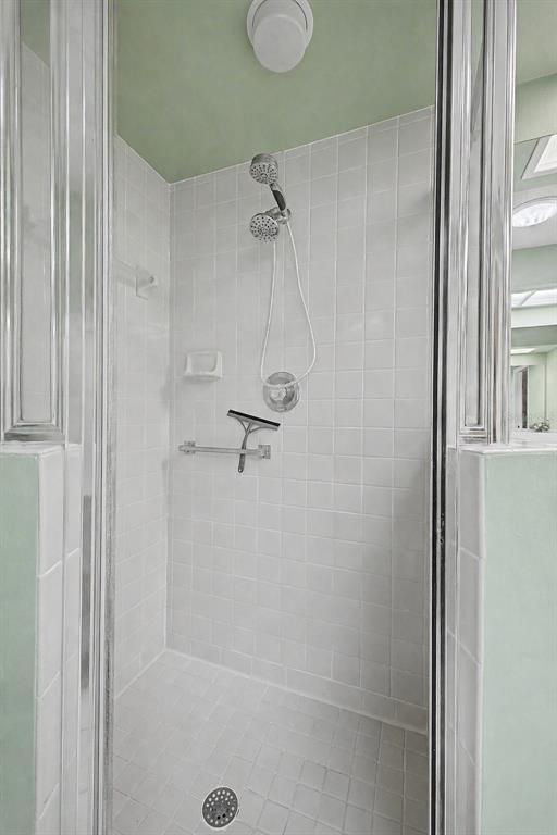2662 Appleleaf Court Spring Hill, FL 34606 - Photo 21 of 47 a bathroom with a shower