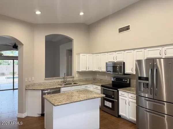 $2,550 | 7109 West Potter Drive, Glendale, AZ 85308