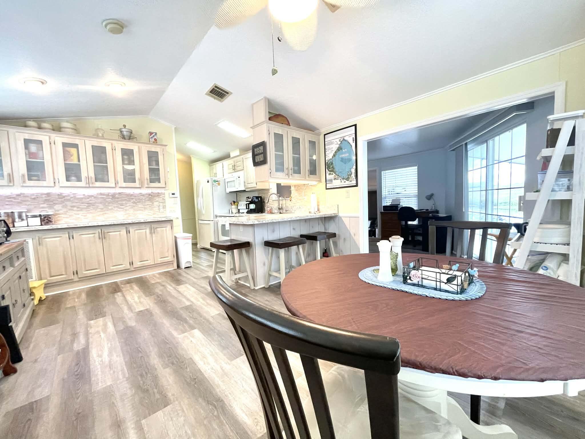 7950 Highway 78, Unit 111 Okeechobee, FL 34974 - Photo 5 of 47 78cceb82-e651-4df9-aa2e-76dd016f4a8b