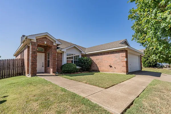 $1,995 | 3929 Winter Springs Drive, Fort Worth, TX 76123