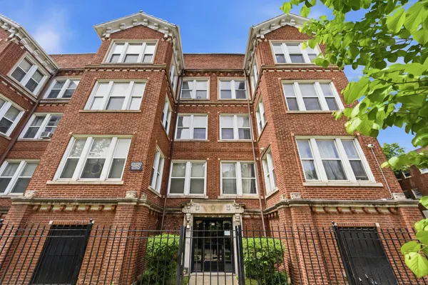 $1,850 | 7000 South Paxton Avenue, Unit 3, Chicago, IL 60649