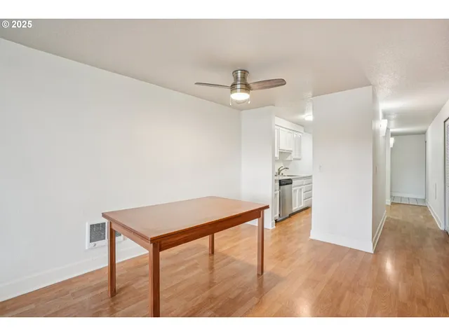 $349,900 | 5620 South Riverside Lane, Portland, OR 97239