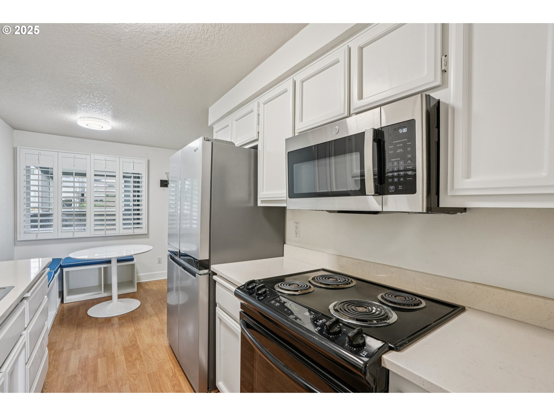 5620 South Riverside Lane, Unit 5 Portland, OR 97239 - Photo 15 of 39 a kitchen with stainless steel appliances a stove a microwave and cabinets