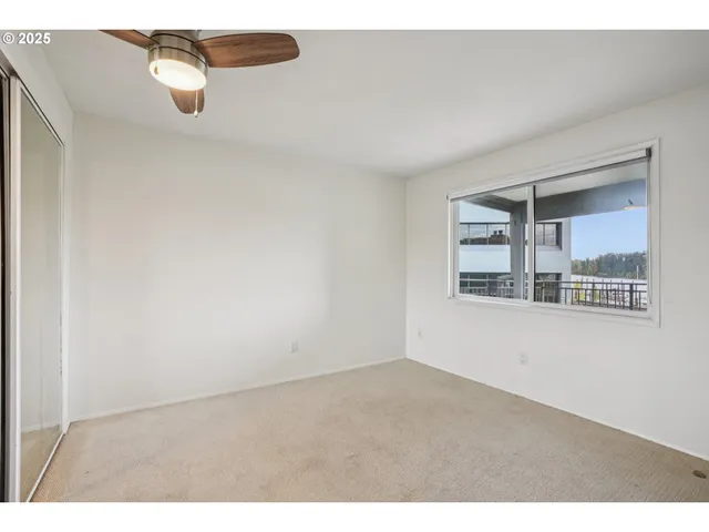 $349,900 | 5620 South Riverside Lane, Portland, OR 97239